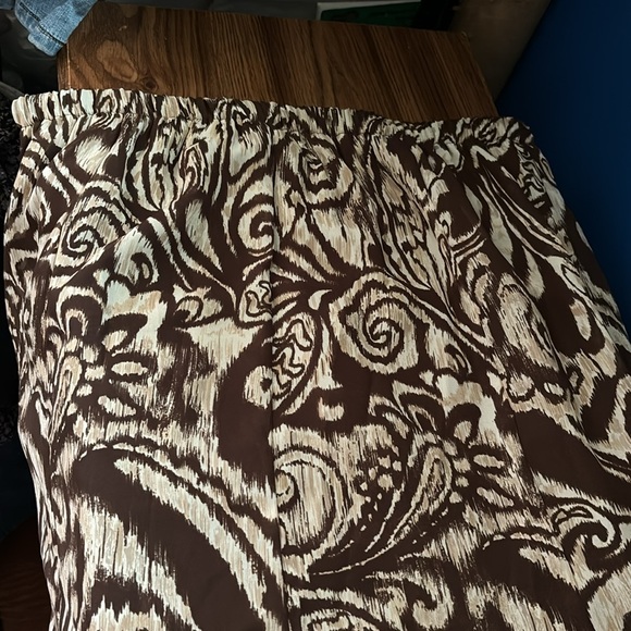 Women’s Brown, White & Tan Paisley Print Elastic Waist Skirt Sheer Solid Hem 20W - Picture 11 of 16